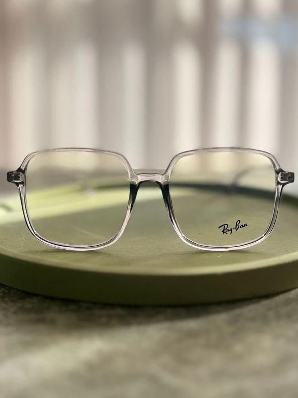 چرا عینک‌سازی در ایران درما؟ 2